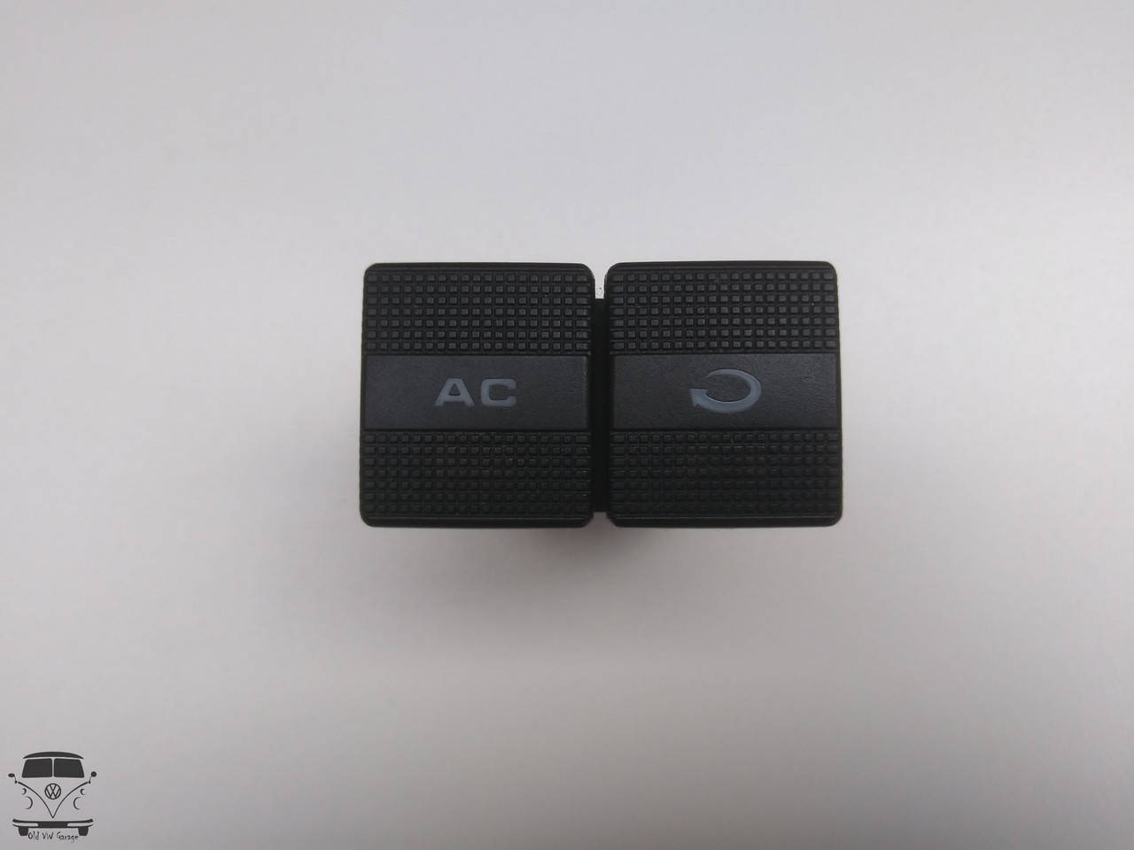 

Кнопка включения кондиционера (1H0 959 543) Гольф 3 Венто Вариант