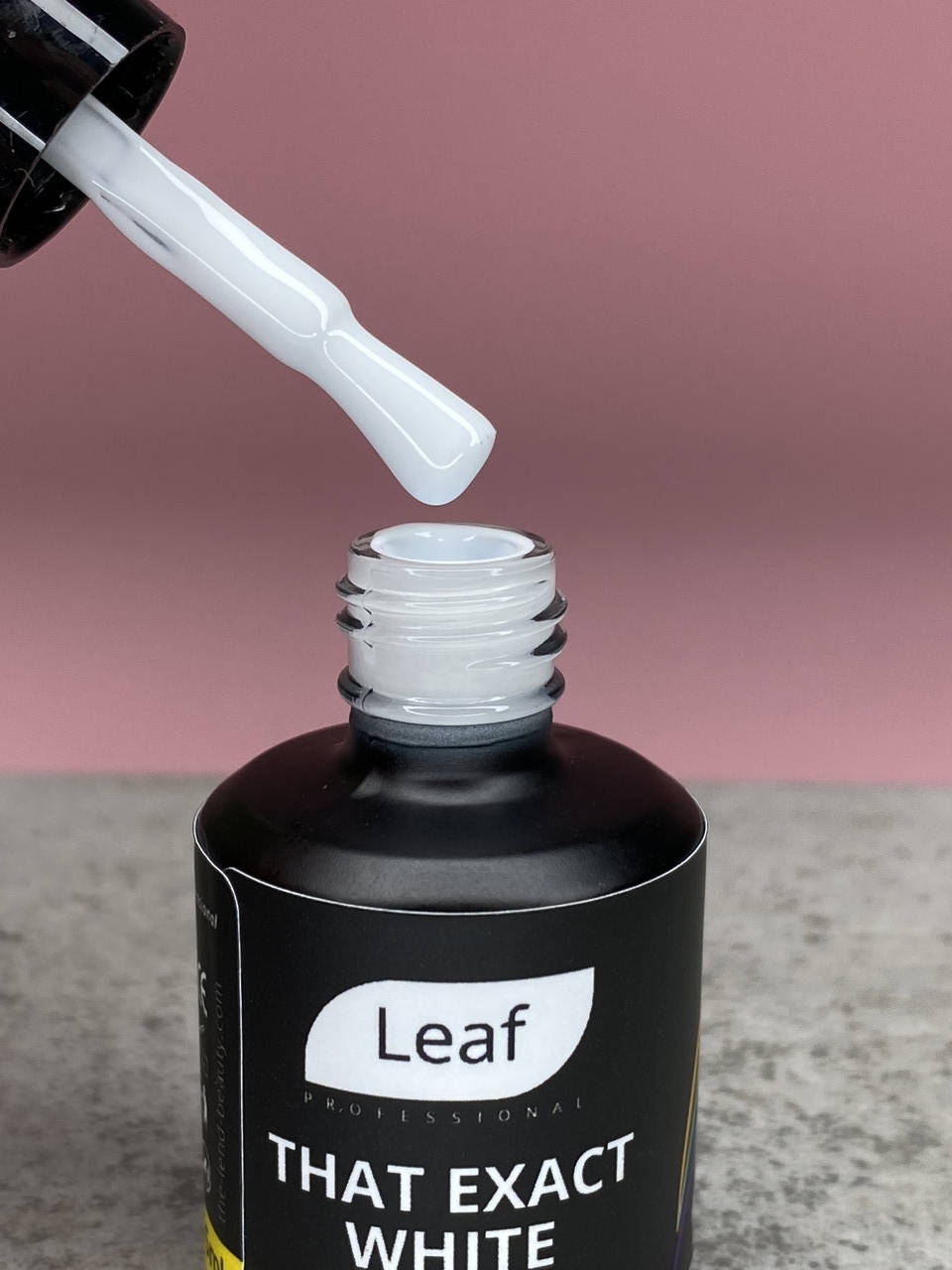 

Гель лак белый от Leaf 15 мл (цветник)