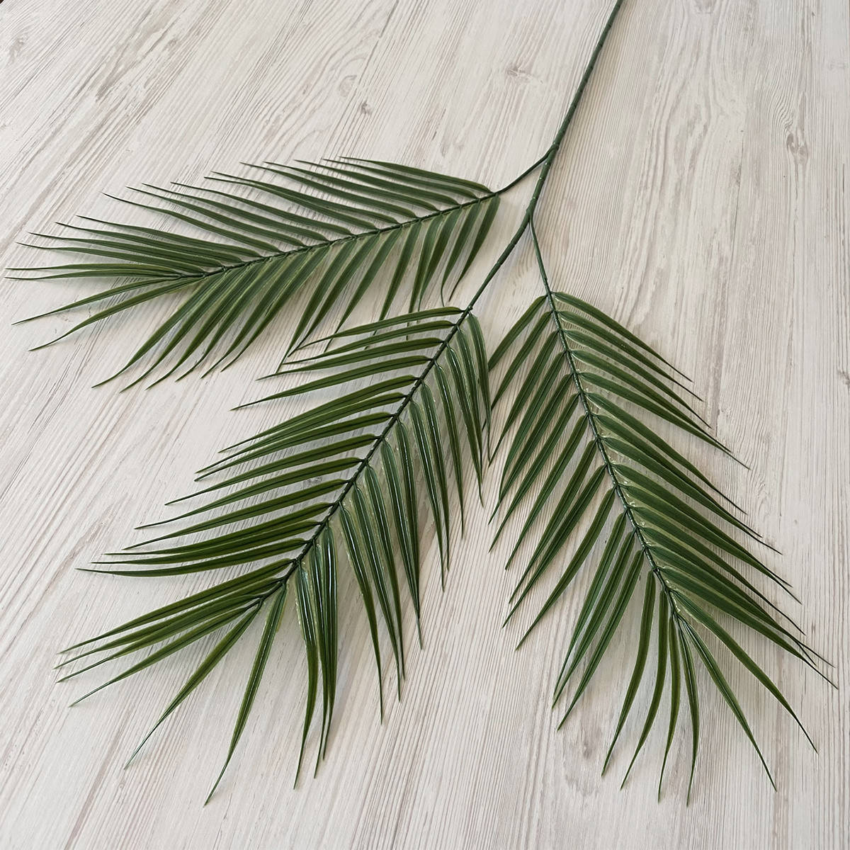 

Пальмовые декоративные 3 листа на ветке зеленые PL 012