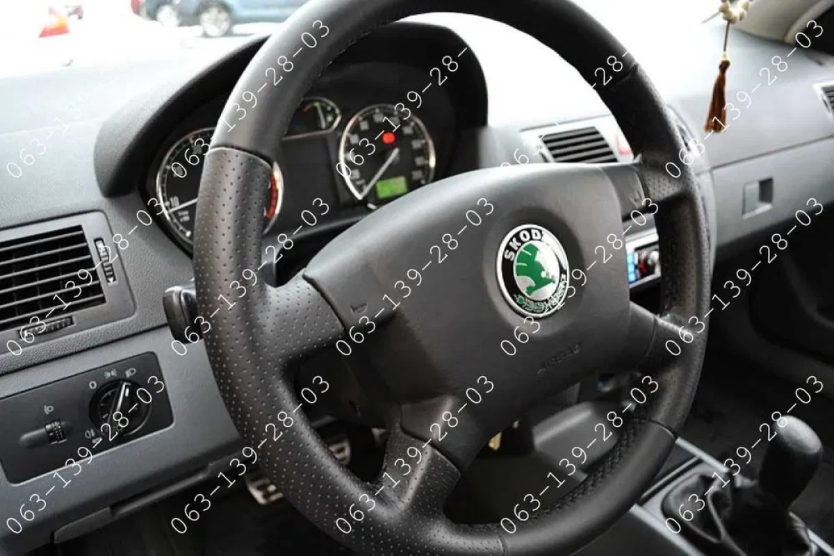 

Оплетка чехол на руль со спицами для Skoda Fabia Шкода Фабия 1999-2007, Черный