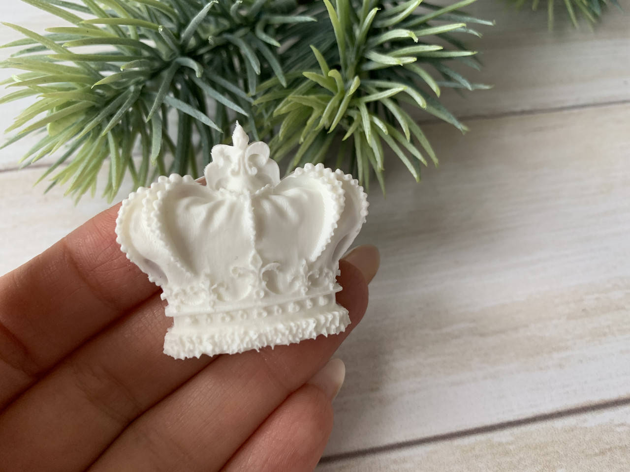 

Декор из полимерной глины "Корона", 4х3,5 см