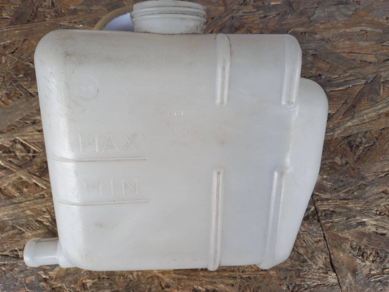 

Бачок расширительный Ваз 2108, 2109, 21099 без датчика с 1-й горловиной