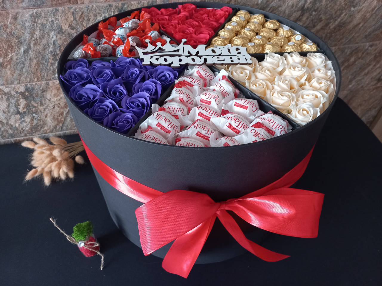 

Ексклюзивний подарунок для коханої дівчини з мильними трояндами