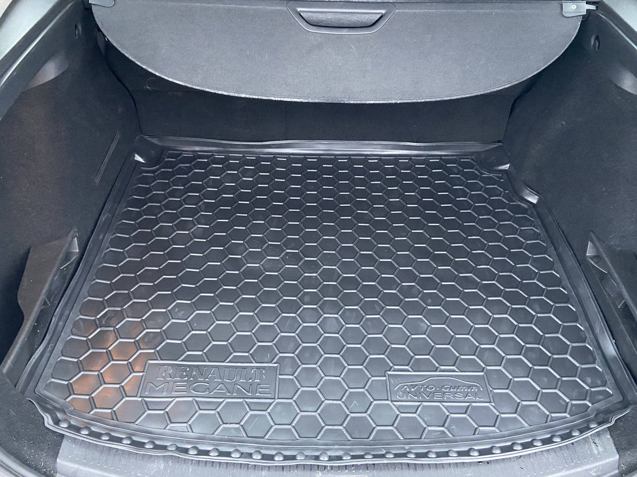 

Резиновый коврик в багажник Renault Megane 3 2010- Universal (Grandetour), Черный