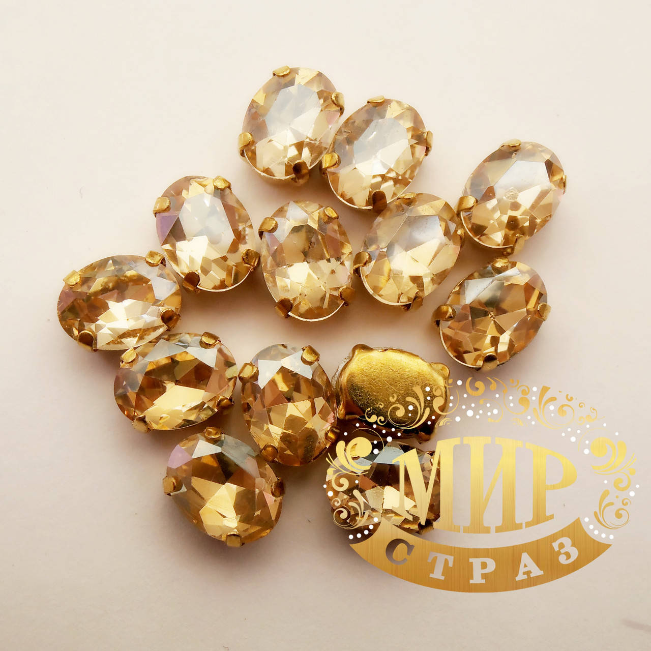 

Овалы в золотых цапах Golden Shadow 6х8мм.