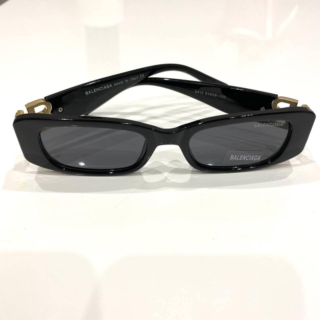 

Стильные солнцезащитные очки Balenciaga
