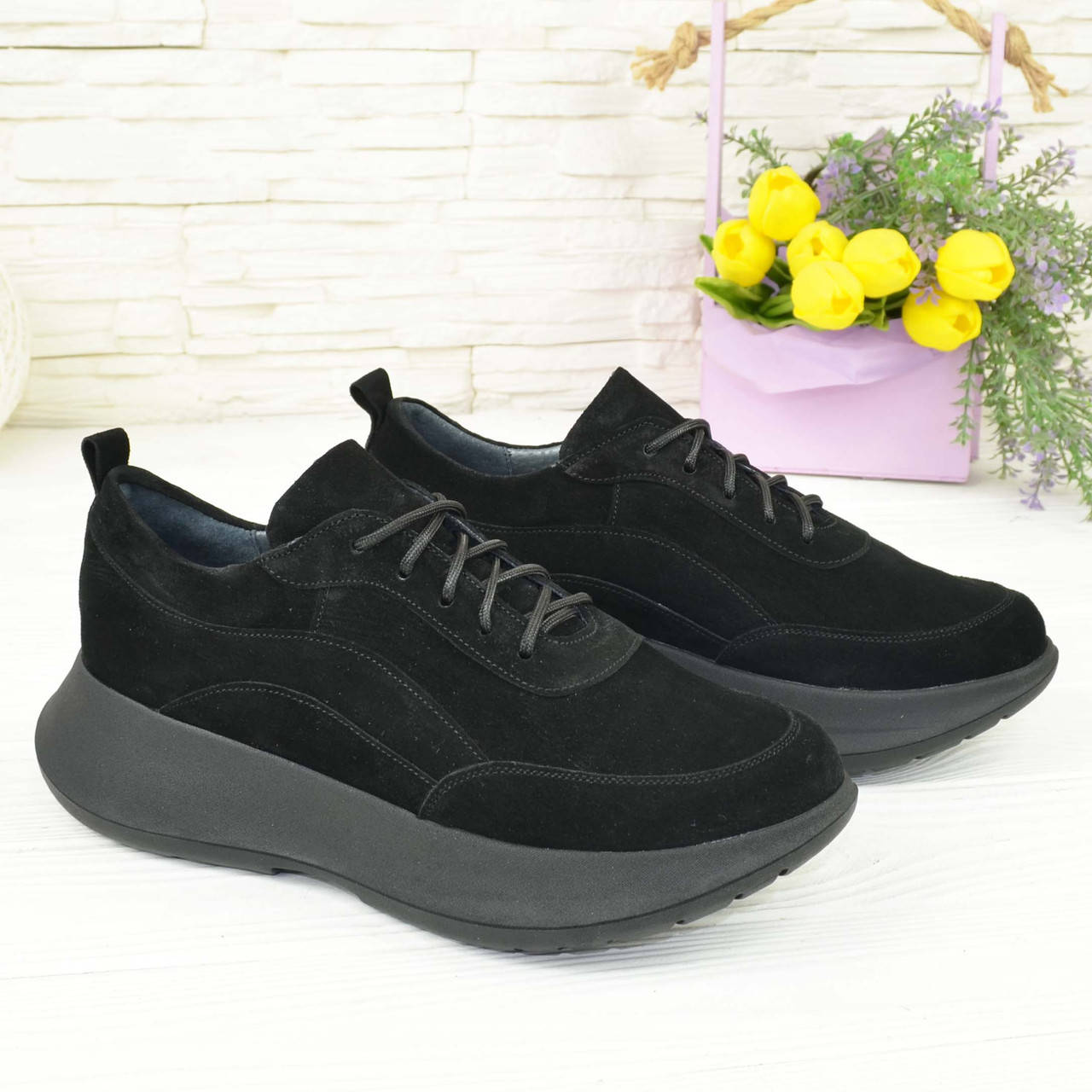 

Кроссовки женские замшевые на шнуровке, цвет черный