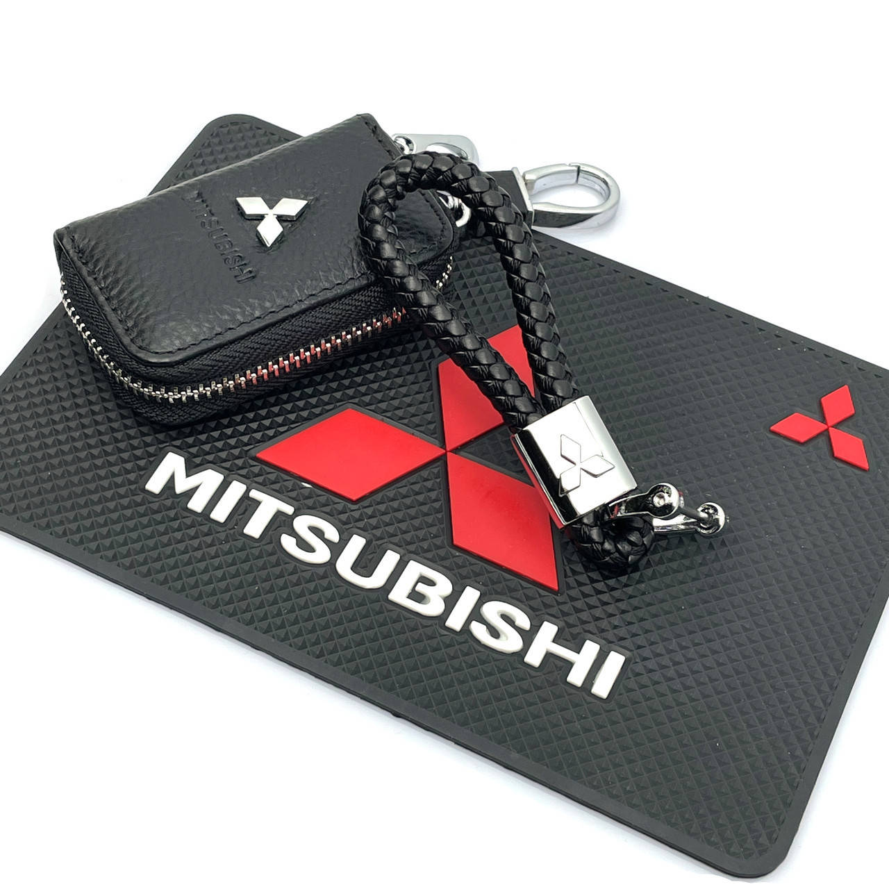 

Автонабор №6 для Mitsubishi / Коврик панели / Брелок плетеный и чехол для автоключей с логотипом