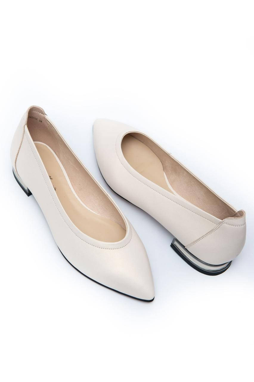 

Женские кремовые кожаные балетки Lady Marcia 38