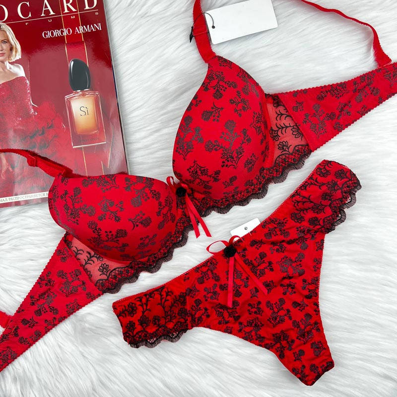 

Комплект женского белья на чашку В(второй размер груди) с корректором фирмы Biweier со стрингами (75В,80B) 75B, Красный