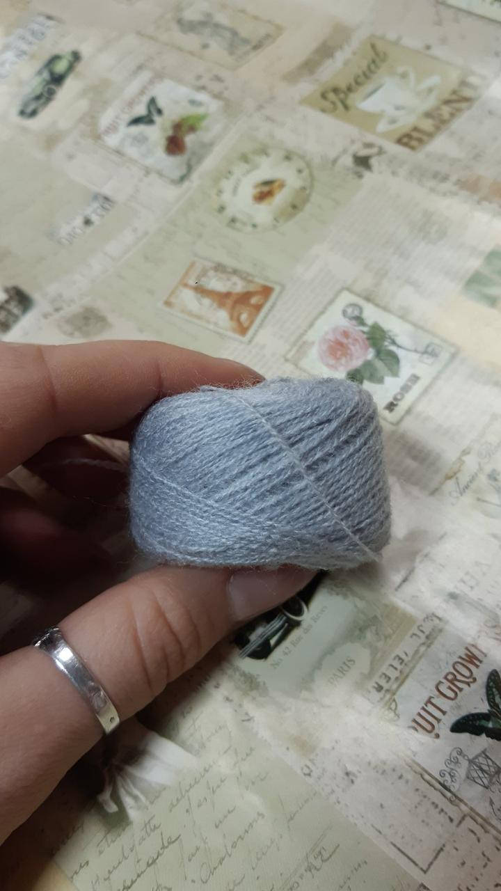 

Акриловая нитка для вышивки. 5 г. Цвет - світло серый