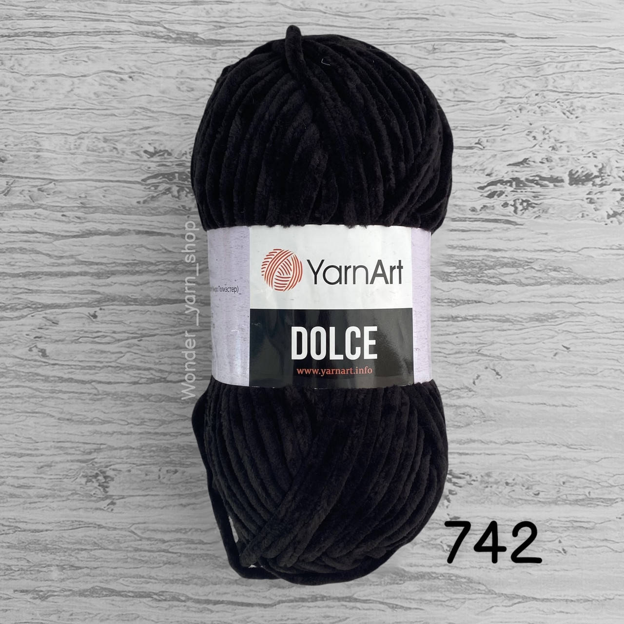 

Плюшевая пряжа YarnArt Dolce (ЯрнАрт Дольче) 742, чёрный, Черный
