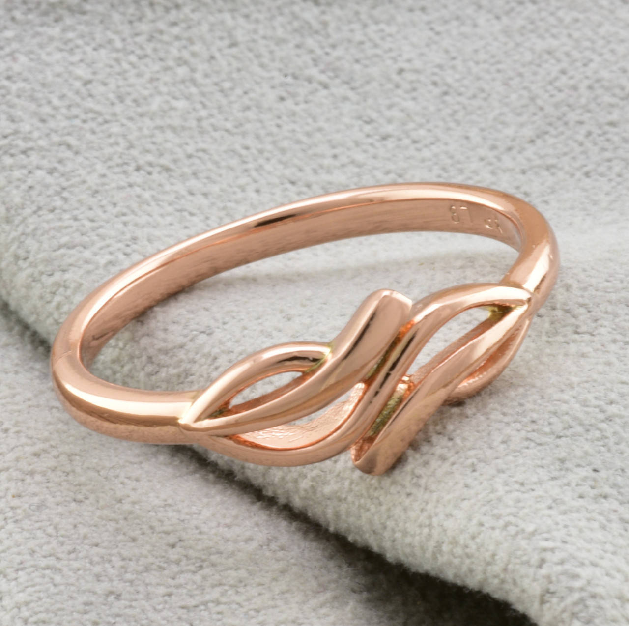 

Кольцо Xuping Прелесть 11924 ширина 7 мм позолота РО размер 17