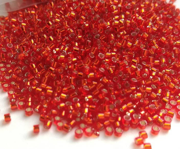 

Японський бісер Miyuki Delica 11/0 DB0043 - Silver Lined Red