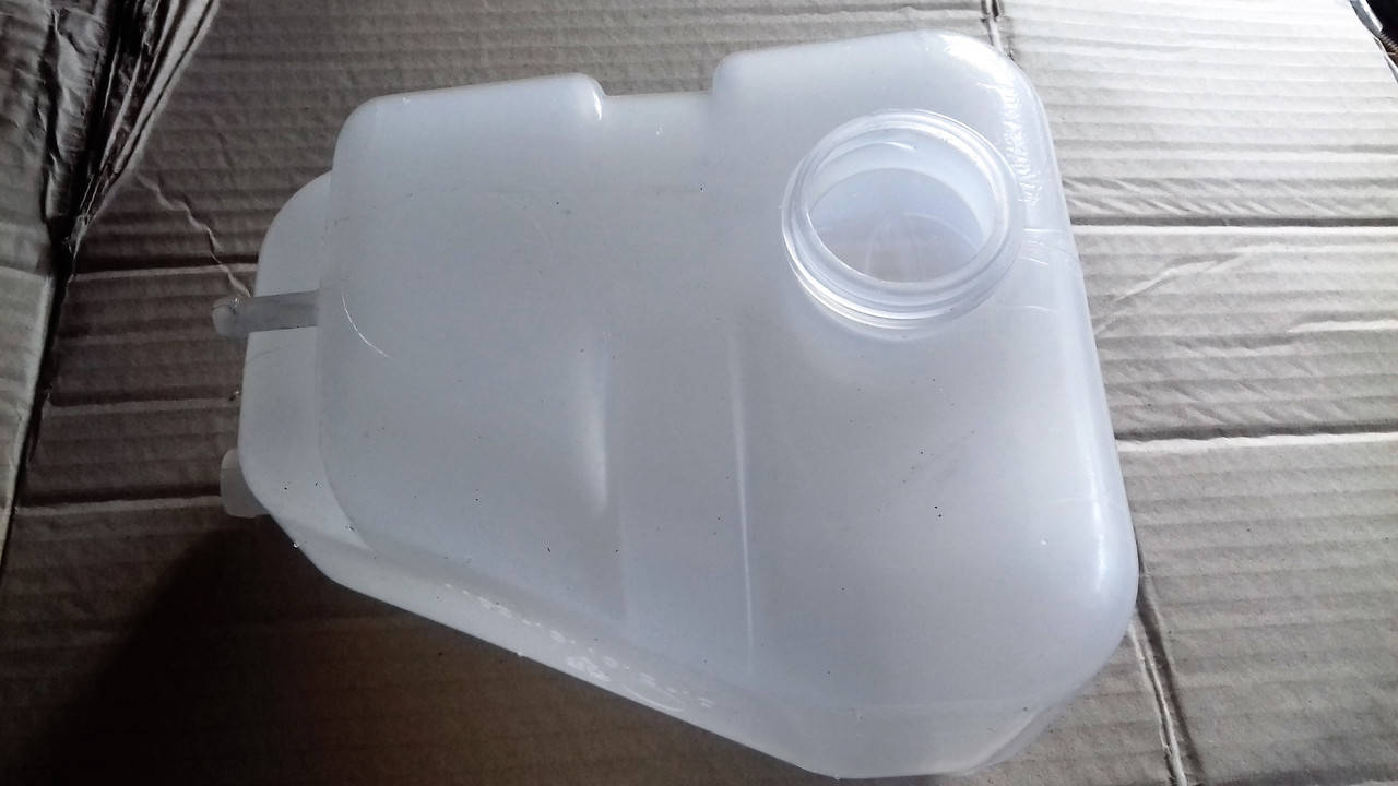 

Расширительный бачок ЗАЗ 1102-1105,Таврия,Славута 1 горловина