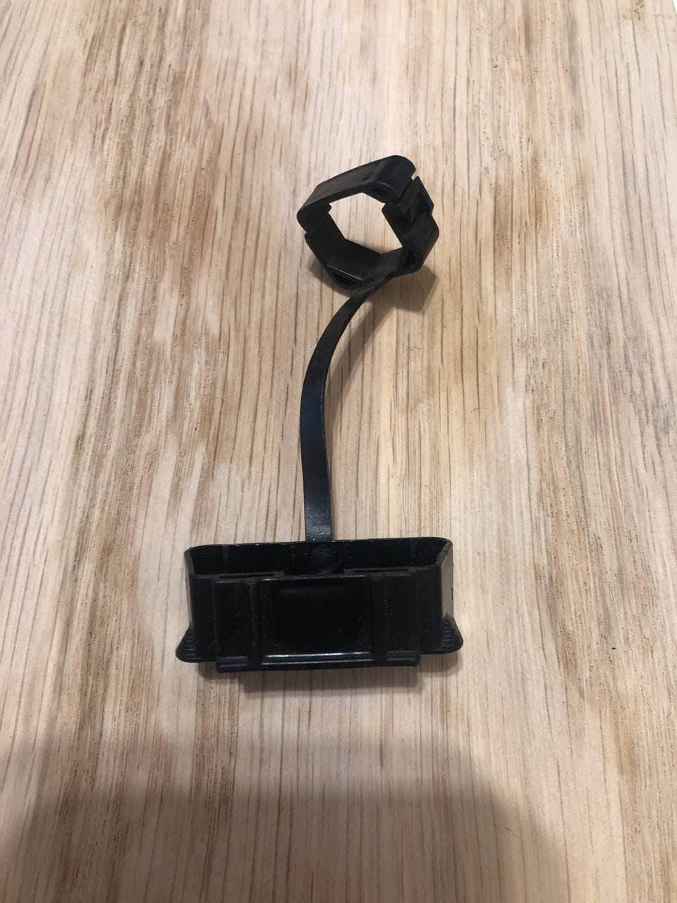 

82821-20330 заглушка разъема 8282120330 OBD2 Toyota Lexus IS 220 250 запчасти б\у шрот