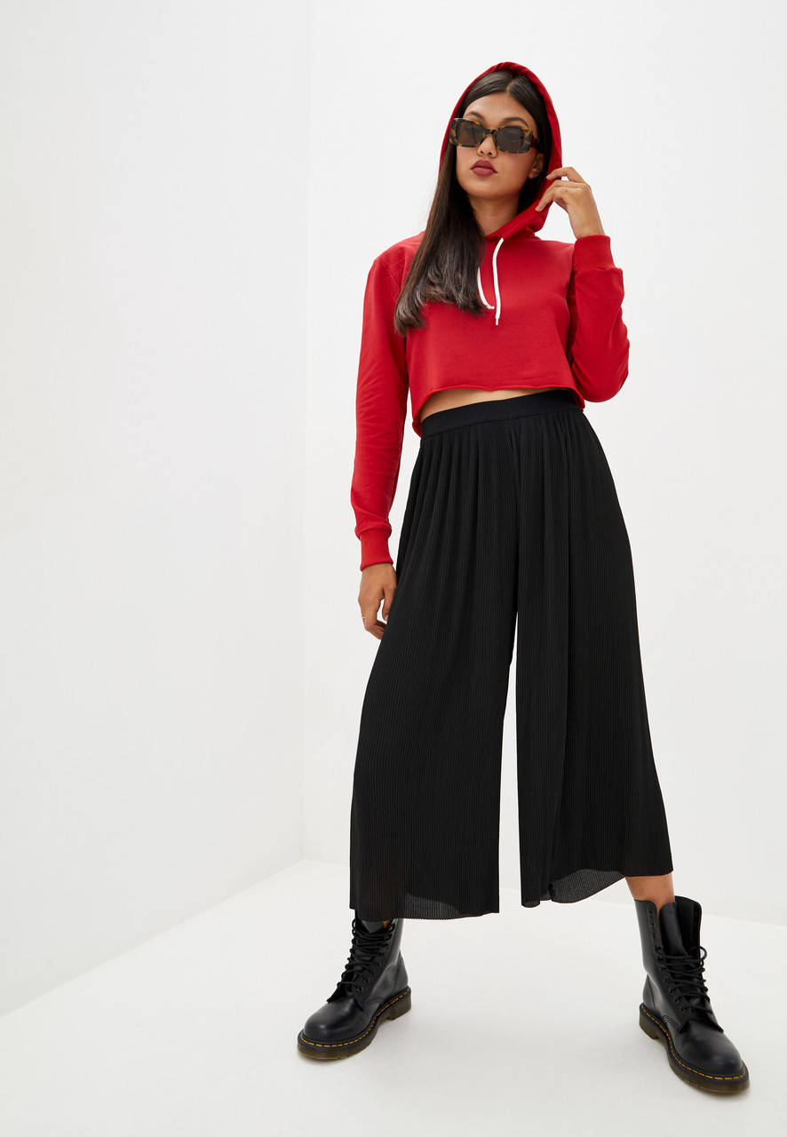 

Кроп-топ с капюшоном, цвет красный M