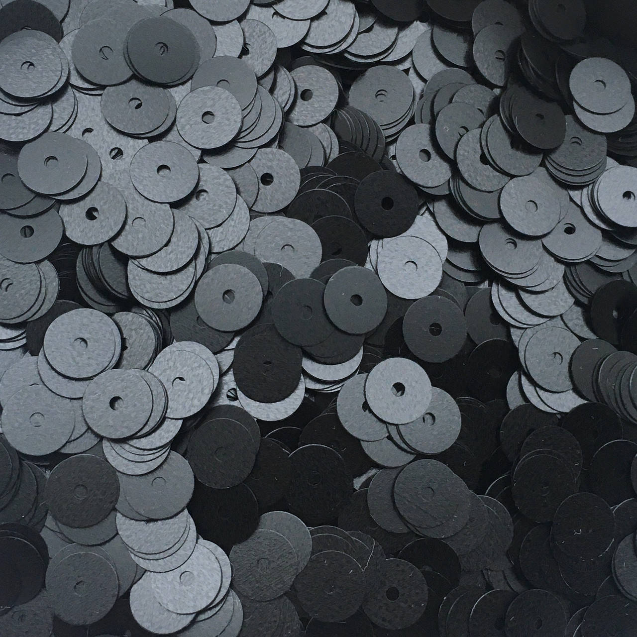 

Пайетки Турция 6 мм. Круглая плоская. Черный (Матовый). Упаковка 5 гр.