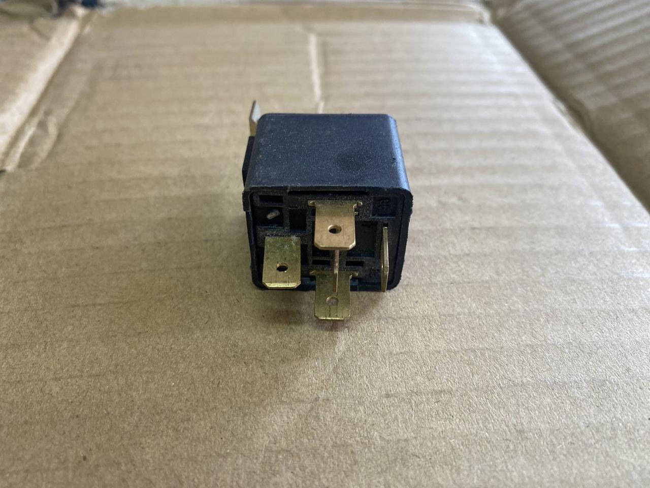 

Реле 12В 5-ти контактное 30А с ухом