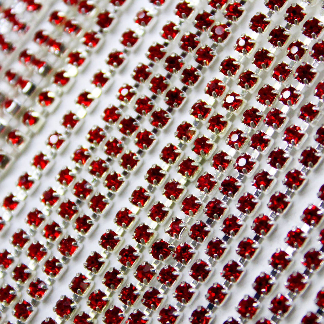 

Стразовая цепь ss10(2,8mm)высокого качества Lt Siam 1м