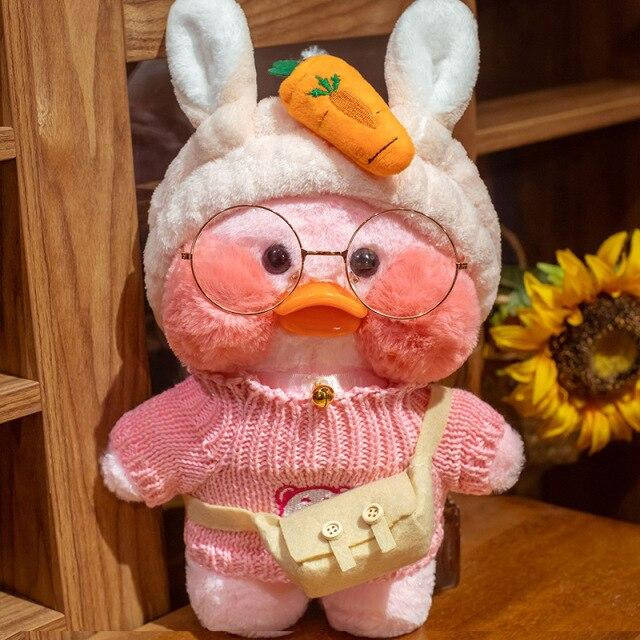 

Плюшевая Утка Лалафанфан мягкая игрушка в одежде Lalafanfan Duck 30см в повязке(Морковка), Розовый