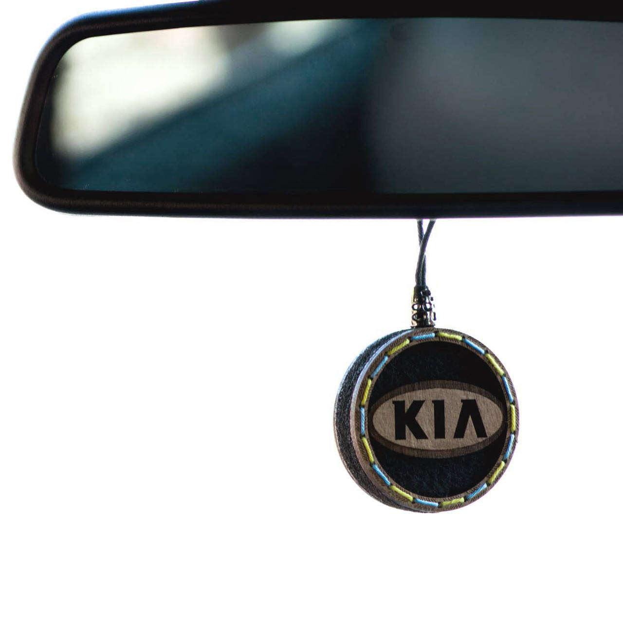 

Ароматизатор деревянный в машину KIA ручной работы, 6 см.