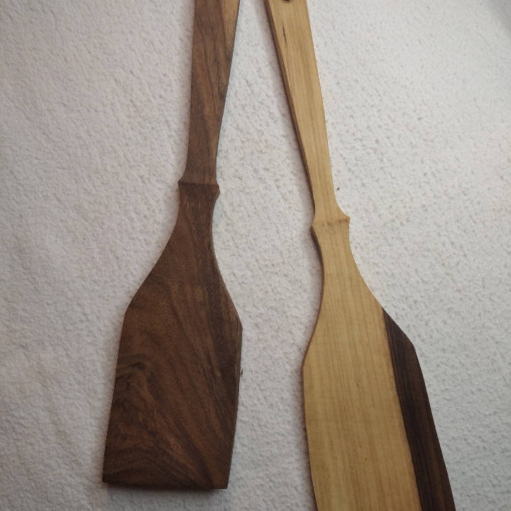 

Лопатка кухонна 32см. Горіх.