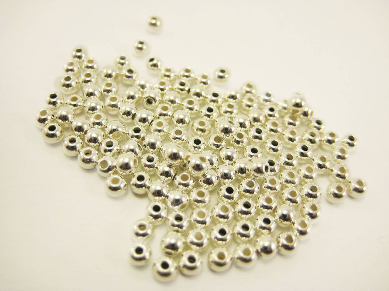 

Бусины с отверстием. Цвет "серебро". 3 мм. 1000шт/уп., Светло-серый