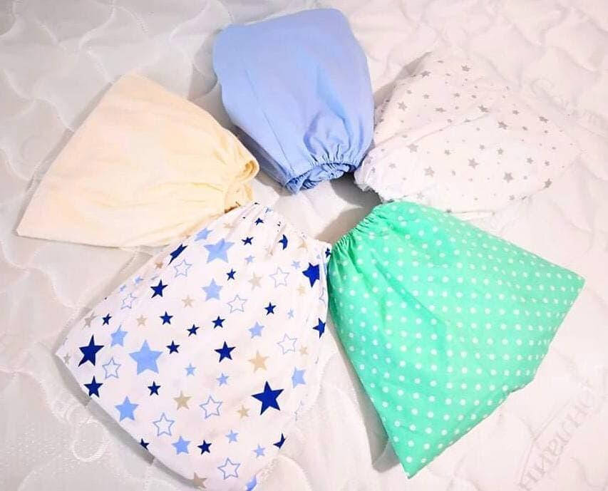 

Простынь на резинке в детскую кроватку., Разные цвета