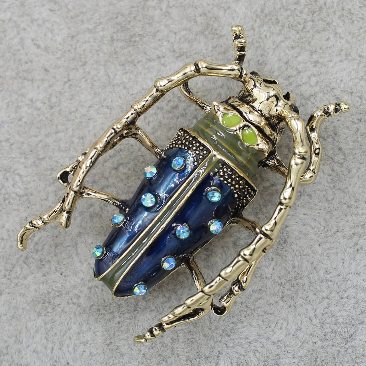 

Брошь металлическая золотистая Жук инкрустирован стразами покрыта цветной эмалью размер изделия 50х30 мм