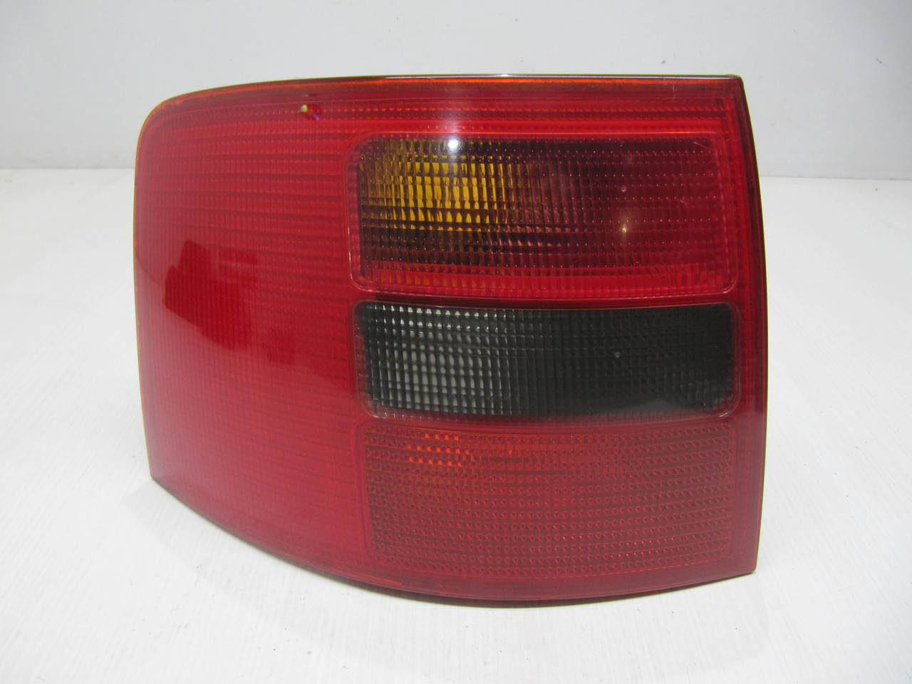 

Задний левый фонарь стоп Ауди А6 С5 Универсал Audi A6 C5 Avant Оригинал