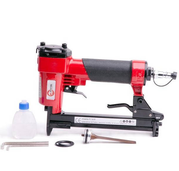 

Степлер пневматический під цвяхи INTERTOOL PT-1610