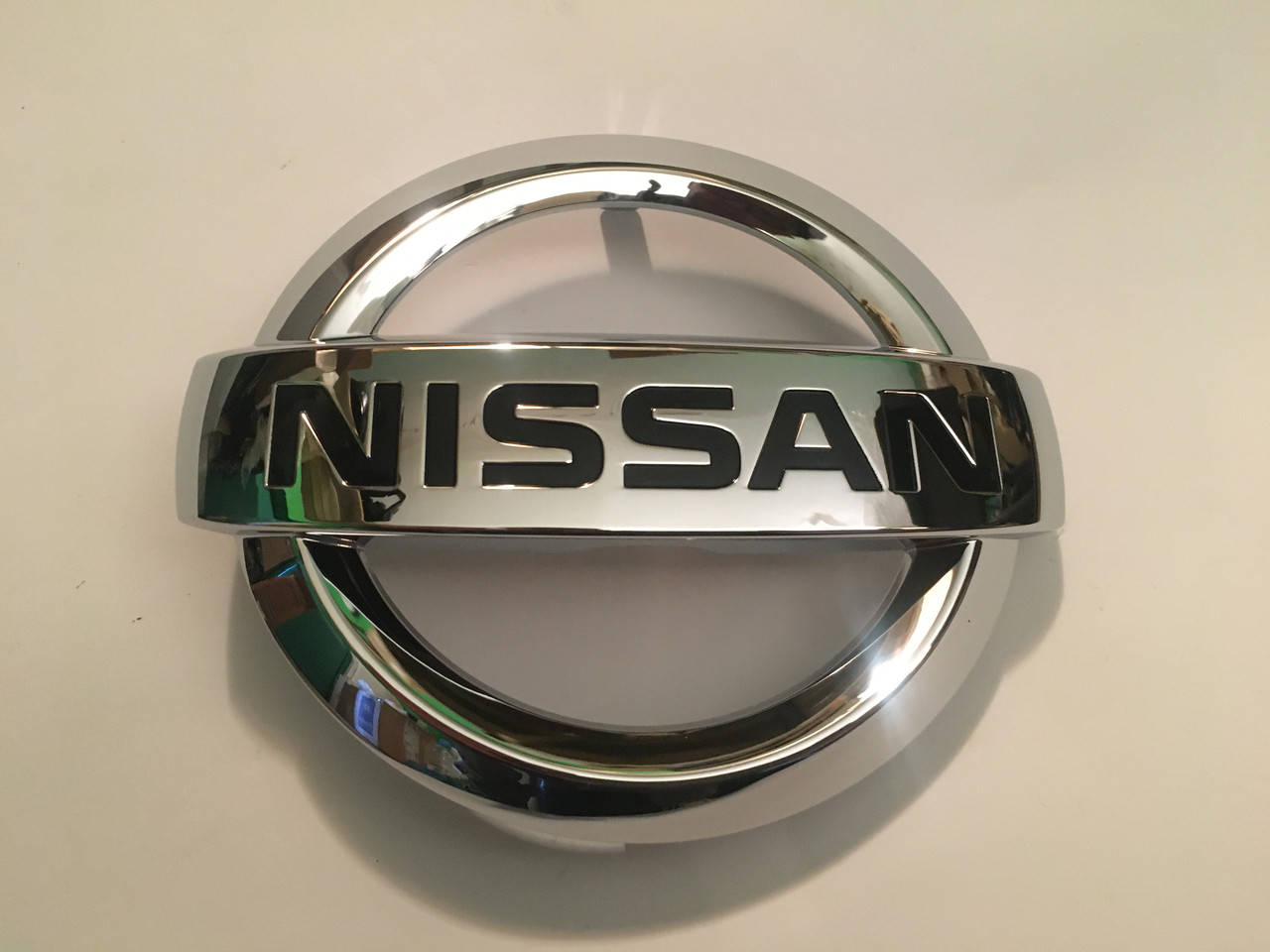 

Эмблема передняя Nissan Leaf 2018