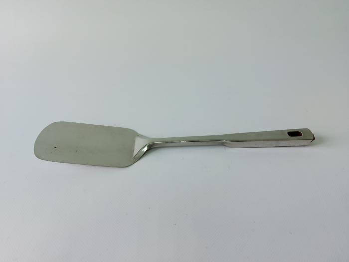 

Лопатка металлическая с пластмассовой ручкой второй сорт L 36 cm.