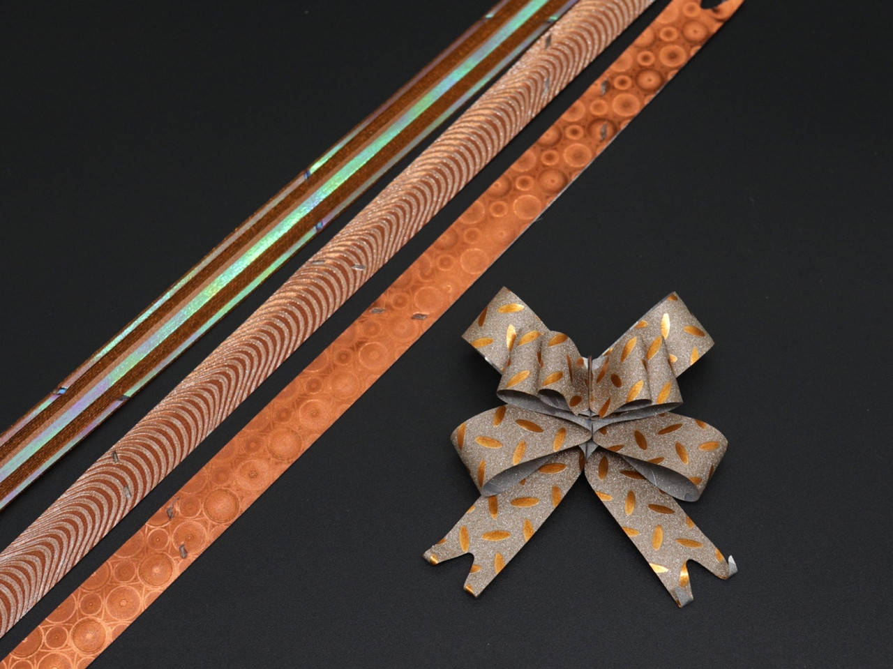 

Подарочные банты на затяжках. Цвет коричневый. 3х6 см