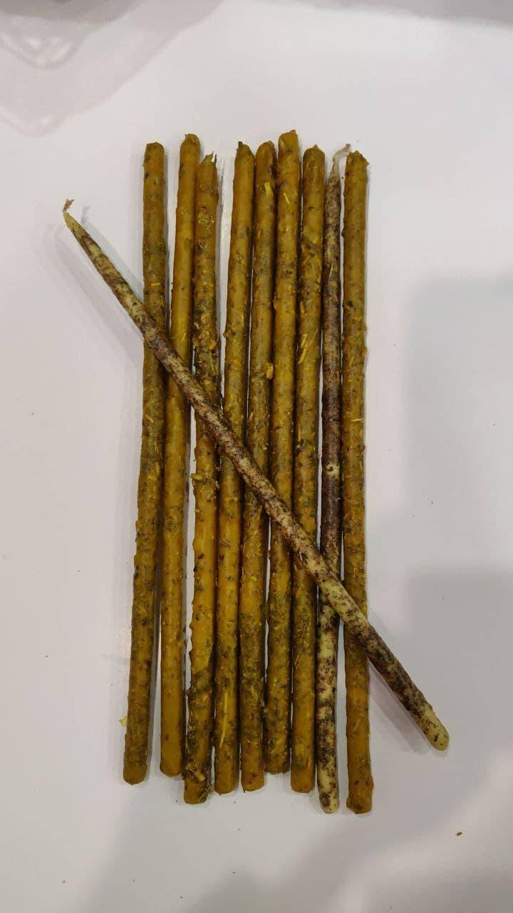 

Свеча восковая с разнотравьем