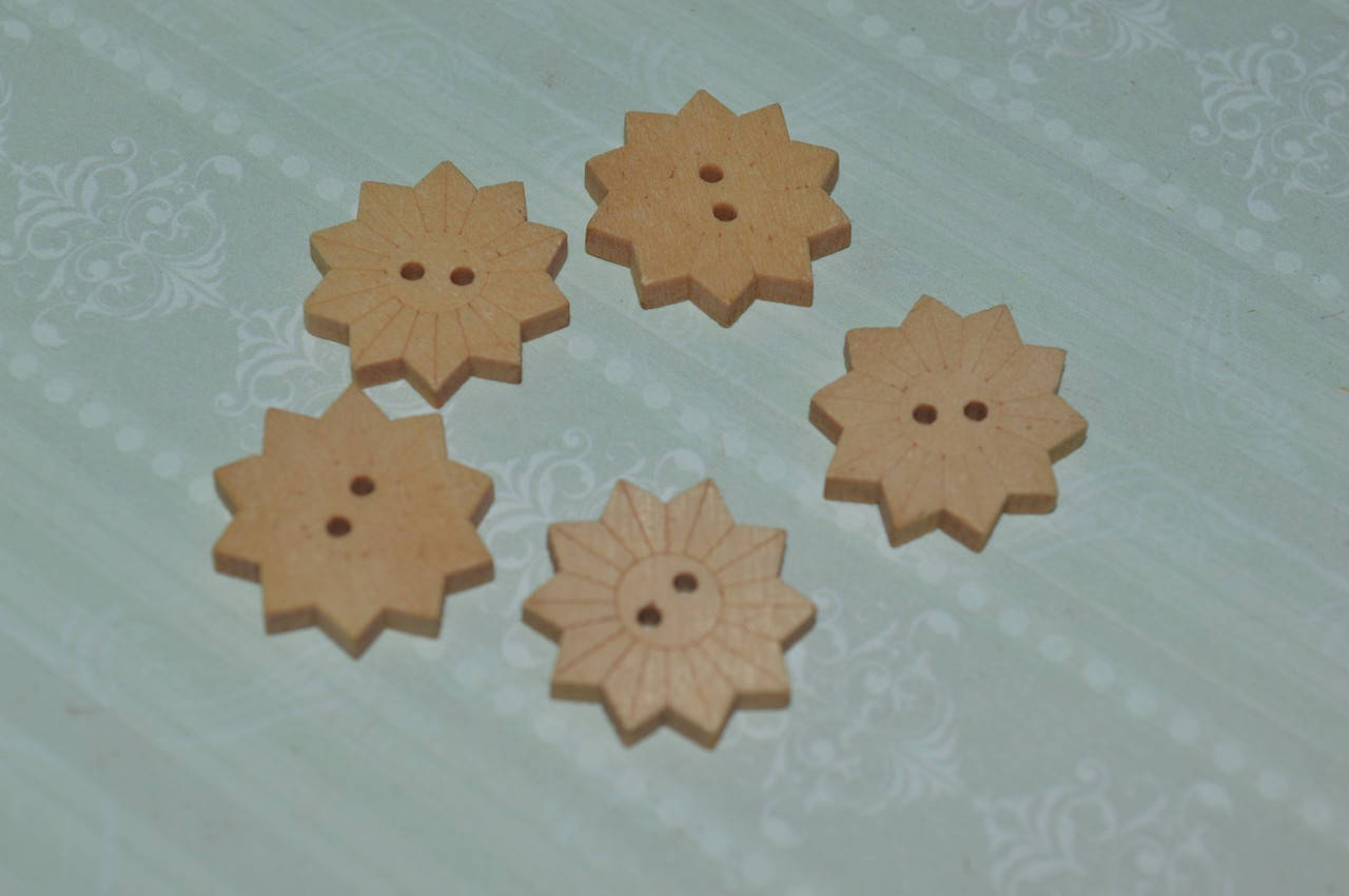 

Пуговица деревянная цветок 20 мм