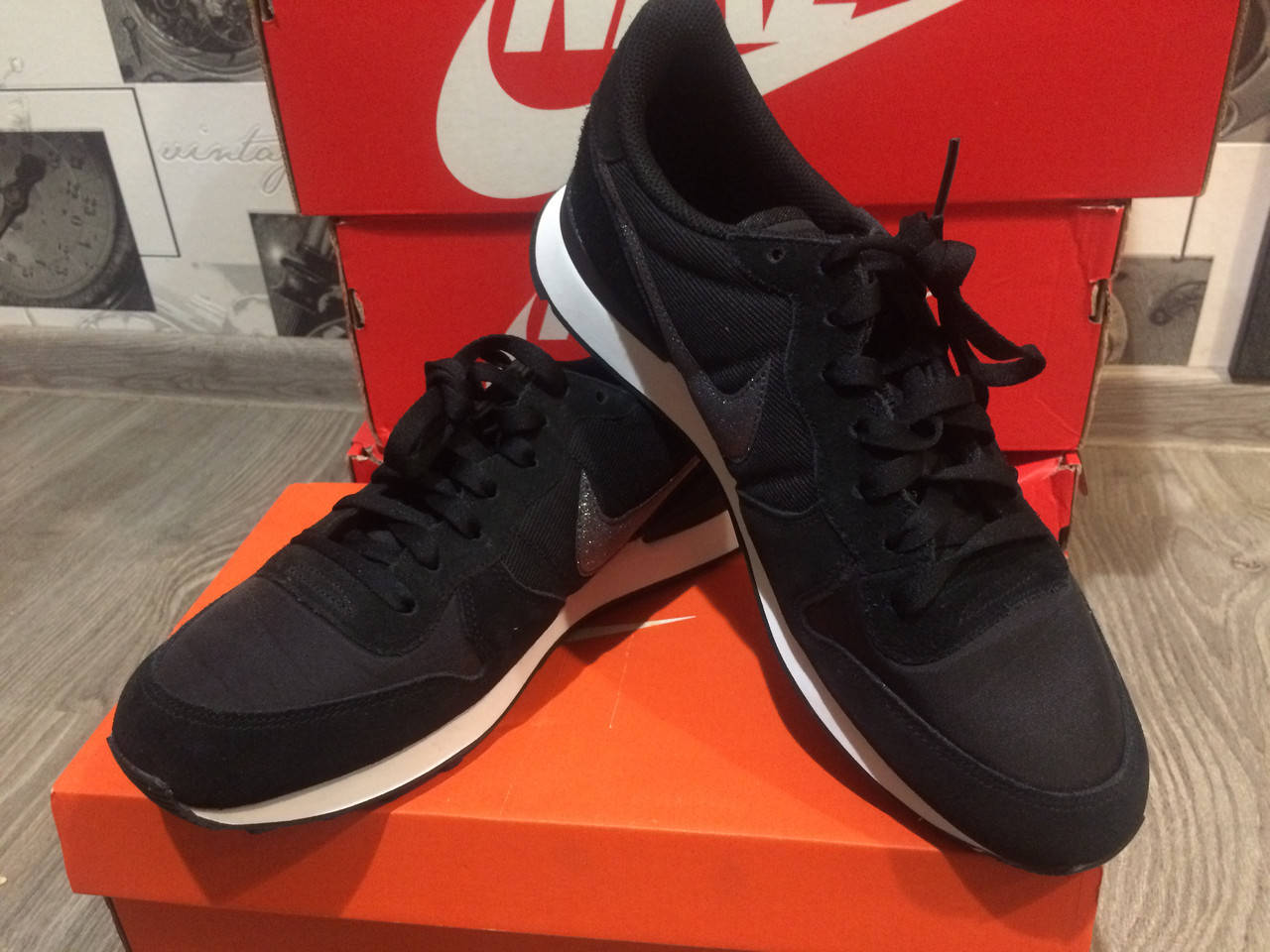 

Nike W Internationalist AT 0075 001 кросовки мужские орыгинал