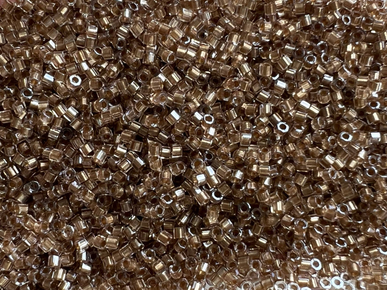 

Японський бісер Miyuki Delica 11/0 Hexcut DBС0907 Sparkling Lt. Bronze Lined