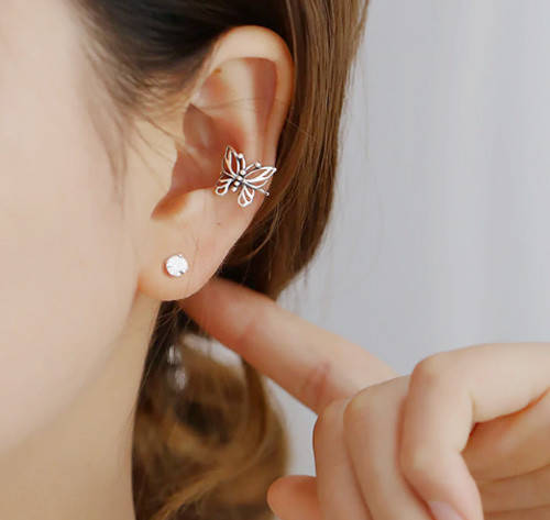 

Кафф "Кружевная бабочка, цвет серебро". Левое ушко. Без прокола