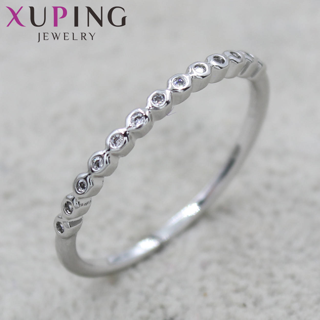 

Кольцо серебристого цвета тонкое Xuping Jewelry с камушками медицинский сплав