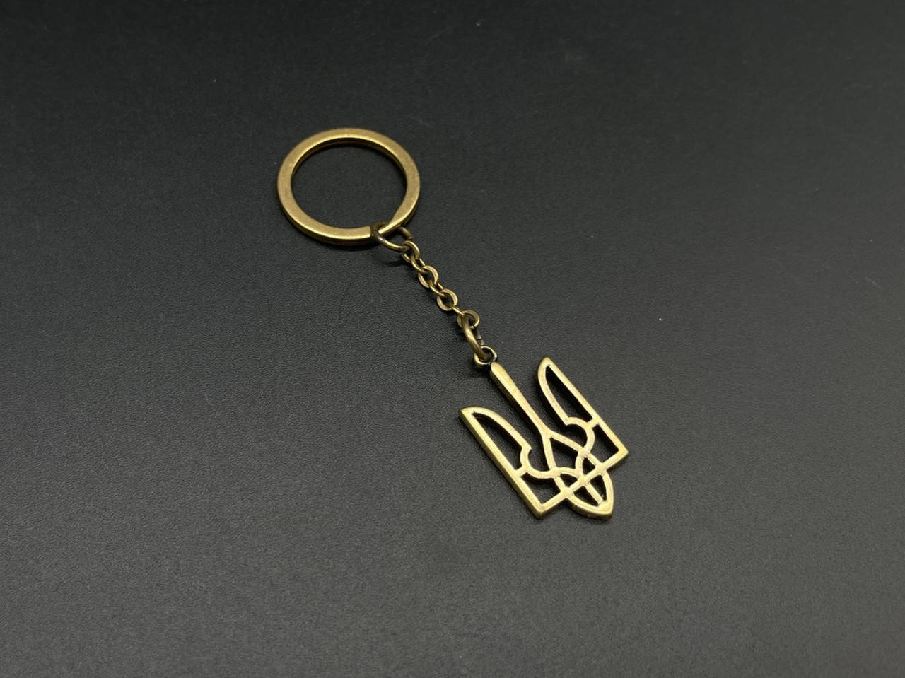 

Тризуб Украины брелок. Старая латунь. 18х82мм