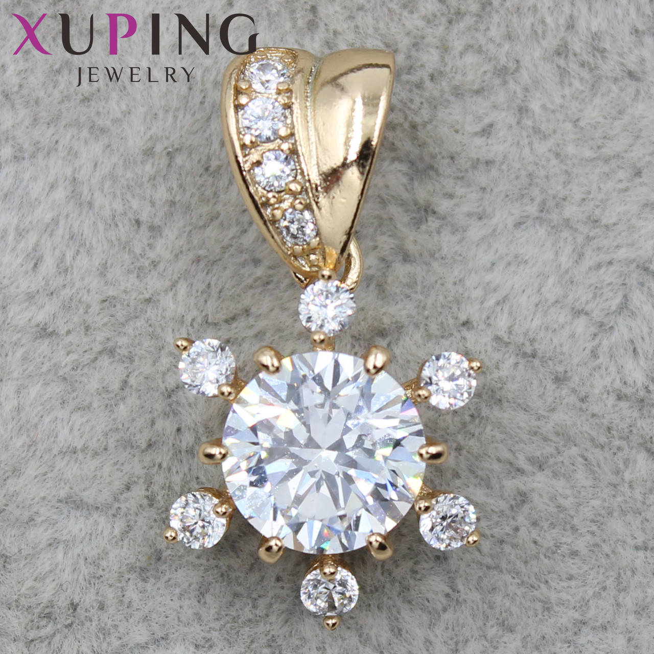 

Кулон женский Xuping Jewelry золотистого цвета с хрустальными камнями размер изделия 15 х 25 мм
