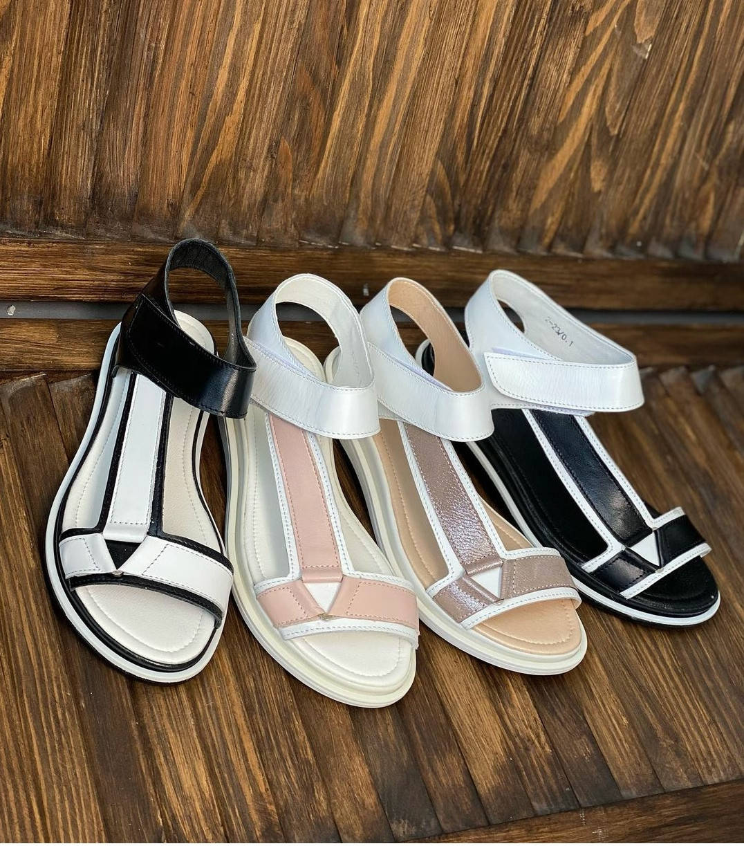 

Кожаные женские босоножки на низком ходу (разные цвета)