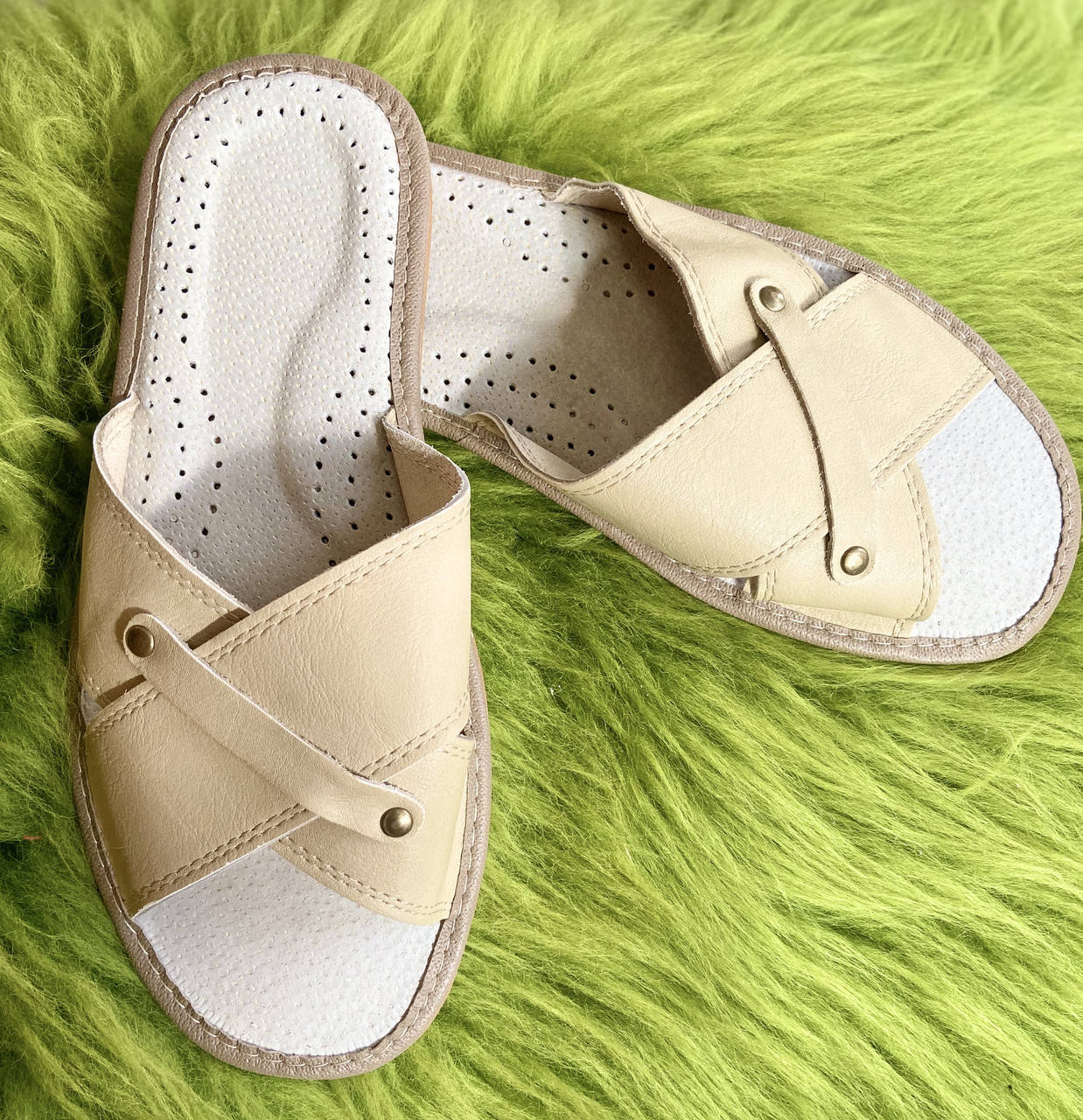 

Домашні чоловічі шкіряні капці