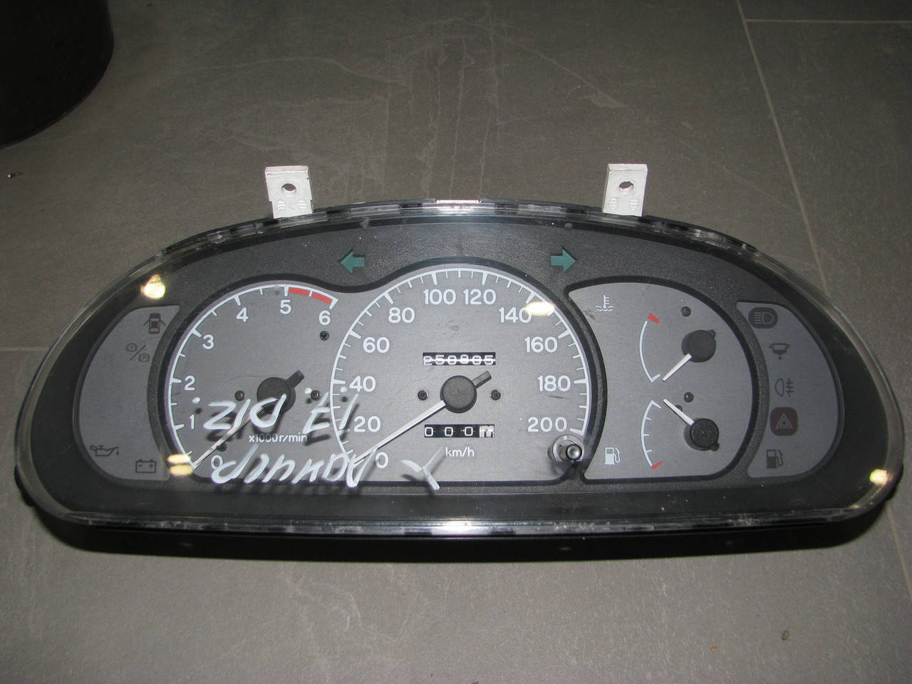 

Б/у панель приборов Mitsubishi Lancer V 1992-1996, MB899950
