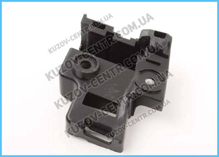 

Крепеж заднего бампера (возле крыла) VW Golf VI '09-12 правый (FPS) 5K6807394A