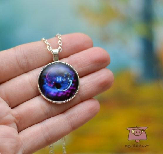 

Кулон "Знак зодиака Рыбы". Светится в темноте