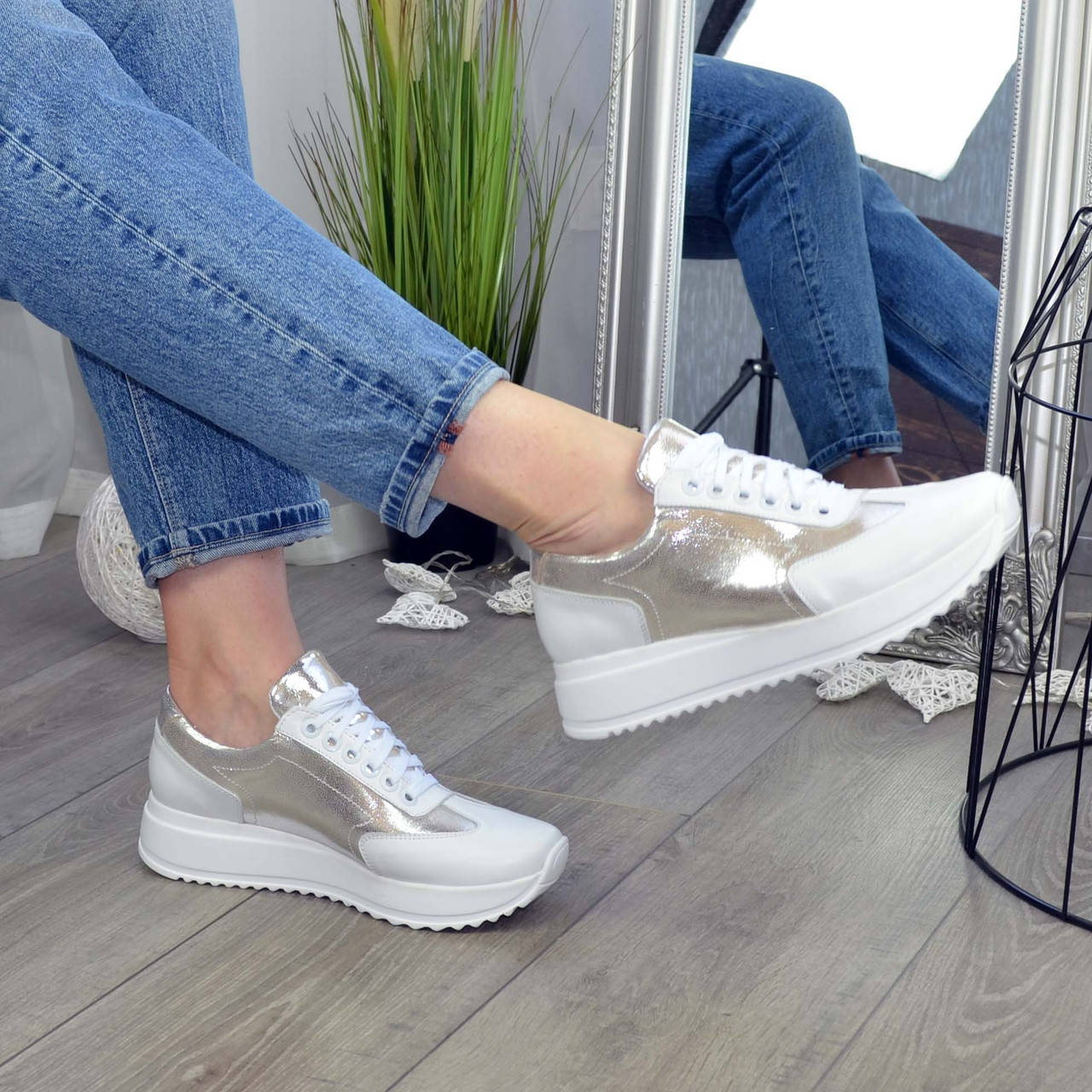 

Туфли-кроссовки кожаные женские на утолщенной подошве, серебро/белый цвет