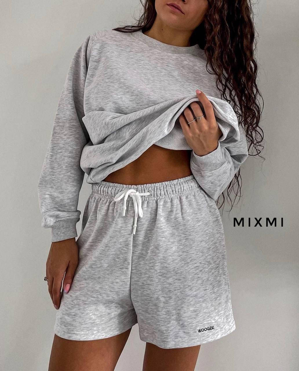 

Костюм женский с кофтой и шортами